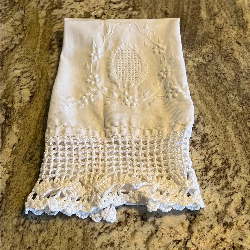 Elegant handmade White Lace Hand Towel NWOT